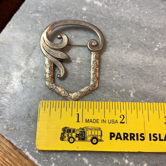 Vintage Sterling Silver Curved Flower Brooch - Picture 15 of 17